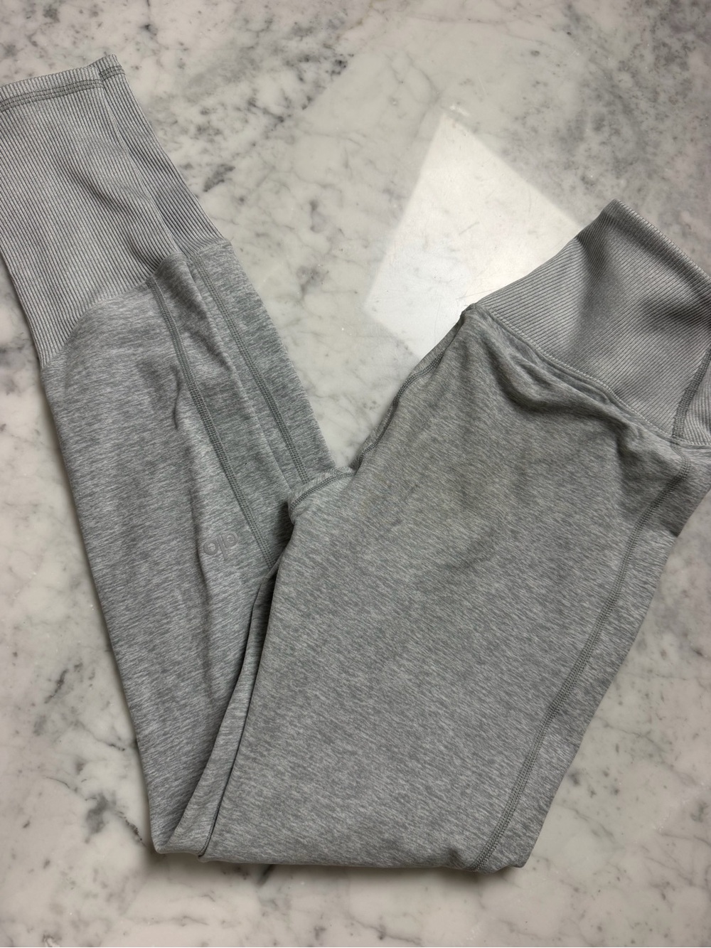 ALO Yoga Light Gray Leggings